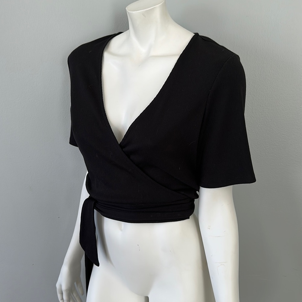 Gianni Bini Black V-Neck Cropped Wrap Top NWT